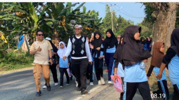 Ribuan Warga Antusias Ikuti Jalan Sehat HUT ke-46 Desa Sindangheula