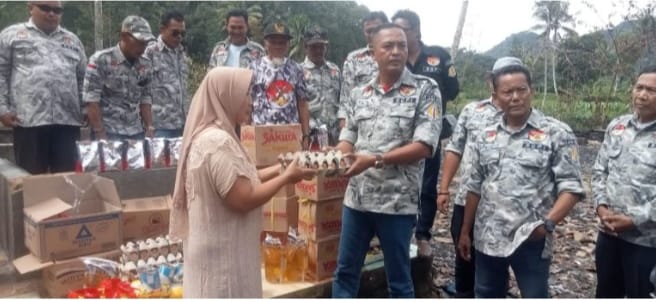 RGPI Lebak Berikan Santunan Sembako Pada Warga Kampung Cibeureum