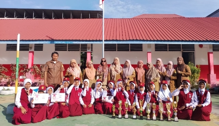 Kepala Sekolah Irmayani Apresiasi Peserta Didik dan Pembina atas Prestasi di Kegiatan Kabupaten Sinjai