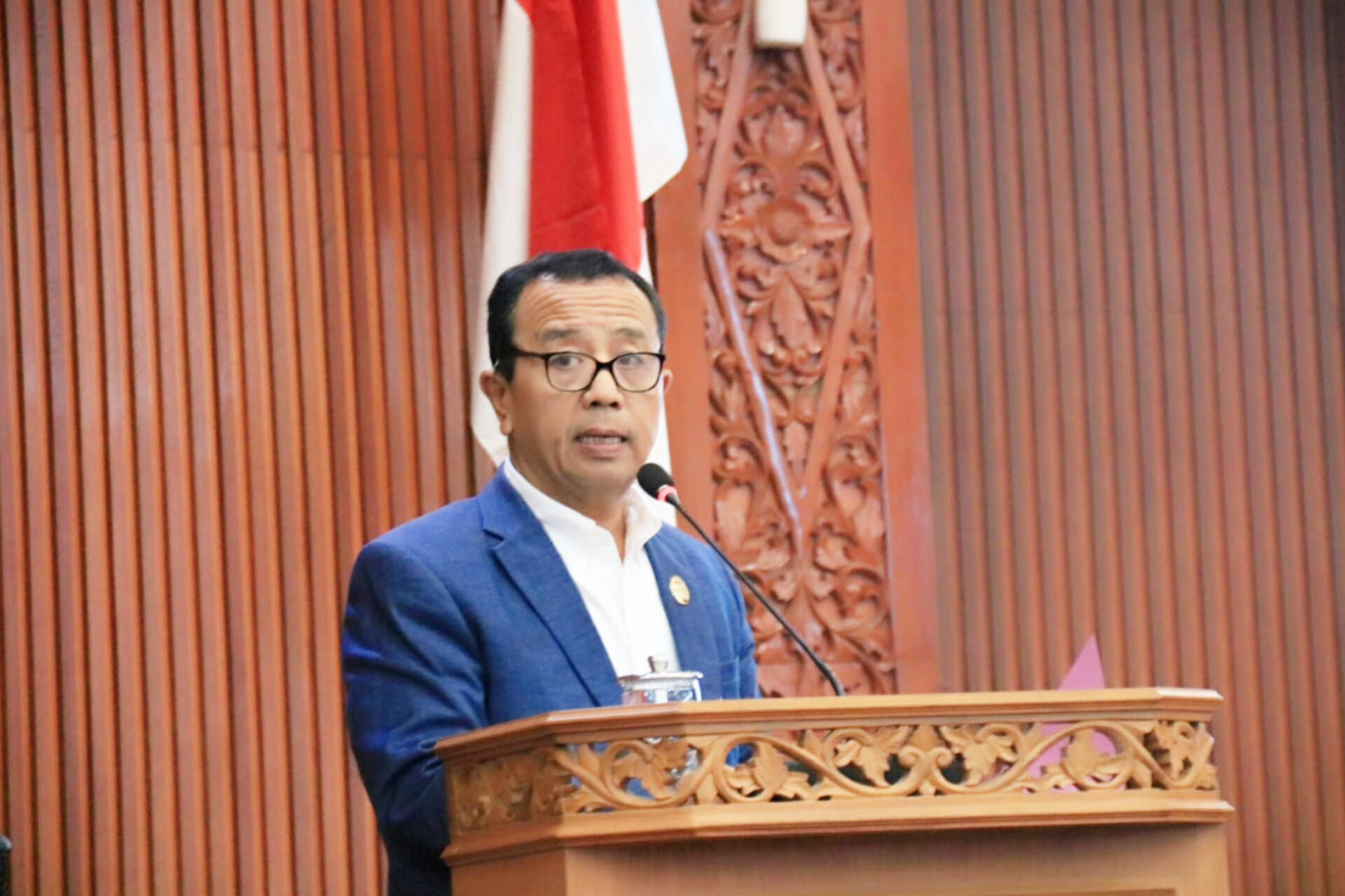Anggota DPRD kota Depok Partai PSI sekaligus Ketua DPD dari F-ASPN, Binton Nadapdap, saat menyampaikan pandangan umum Fraksi di Sidang Paripurna DPRD, (12/8). (dok foto. Star7Tv/Roni)