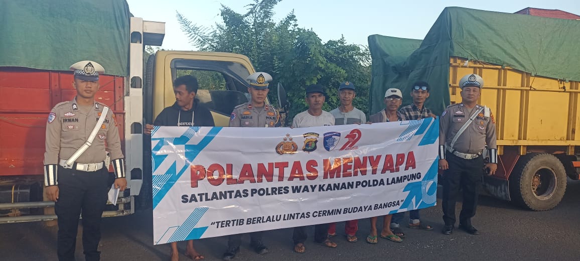 Operasi Patuh Krakatau 2025: Polisi Edukasi Pengemudi Lewat Program Polantas Menyapa di Depan Mako Polres Way Kanan