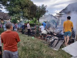 Polisi Datangi TKP Kebakaran Rumah Milik Warga LK 5 Pasar Banjit Polisi Datangi TKP Kebakaran Rumah Milik Warga LK 5 Pasar Banjit