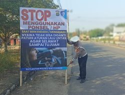 Ops Patuh Krakatau 2025 : Polisi Himbau Pengendara Pakai Helm SNI Lewat Banner Ops Patuh Krakatau 2025 : Polisi Himbau Pengendara Pakai Helm SNI Lewat Banner