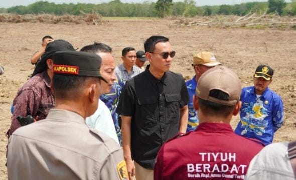 Bupati OKI Blusukan Cek Lahan Cetak Sawah Dan Pembangunan Jalan