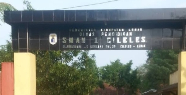 SMAN1 CILELES KABUPATEN LEBAK PROVINSI BANTEN DI DUGA MENOLAK BANTUAN REPITALISASI DARI PEMERINTAH