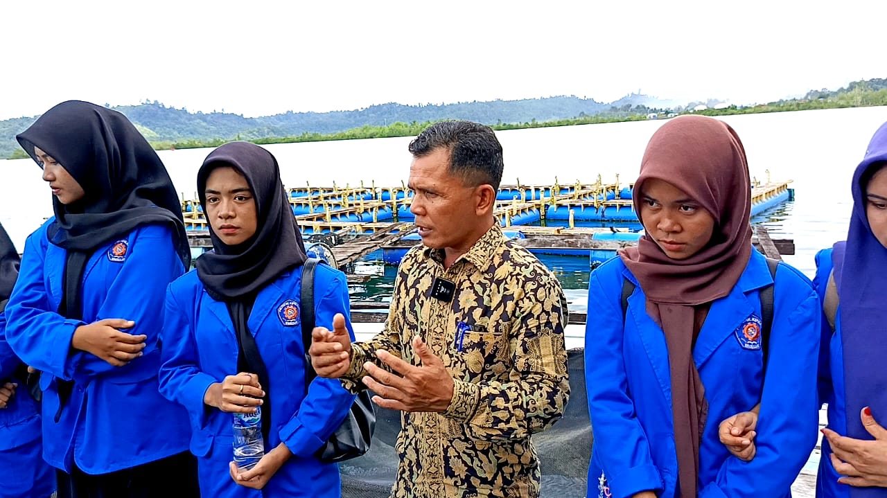 Mahasiswa Politeknik Kepulauan Simeulue Lakukan Observasi Industri Perikanan di CV. Citra Simeulue Mandiri