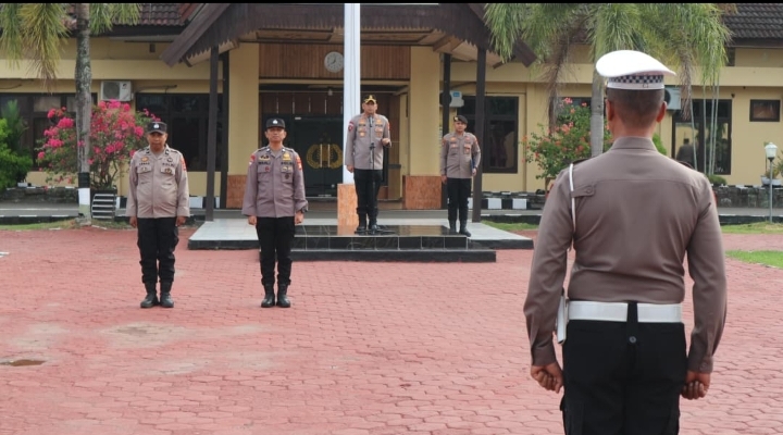 ‎Kapolres Pinrang Pimpin Apel Pagi, Tekankan Jaga Etika dan Tindak Tegas Penyalahgunaan Narkoba