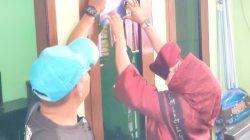Warga Pondok Terong Beri Plakat Apresiasi untuk Yuni Indriany, Ini Alasannya!