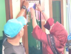 Warga Pondok Terong Beri Plakat Apresiasi untuk Yuni Indriany, Ini Alasannya!