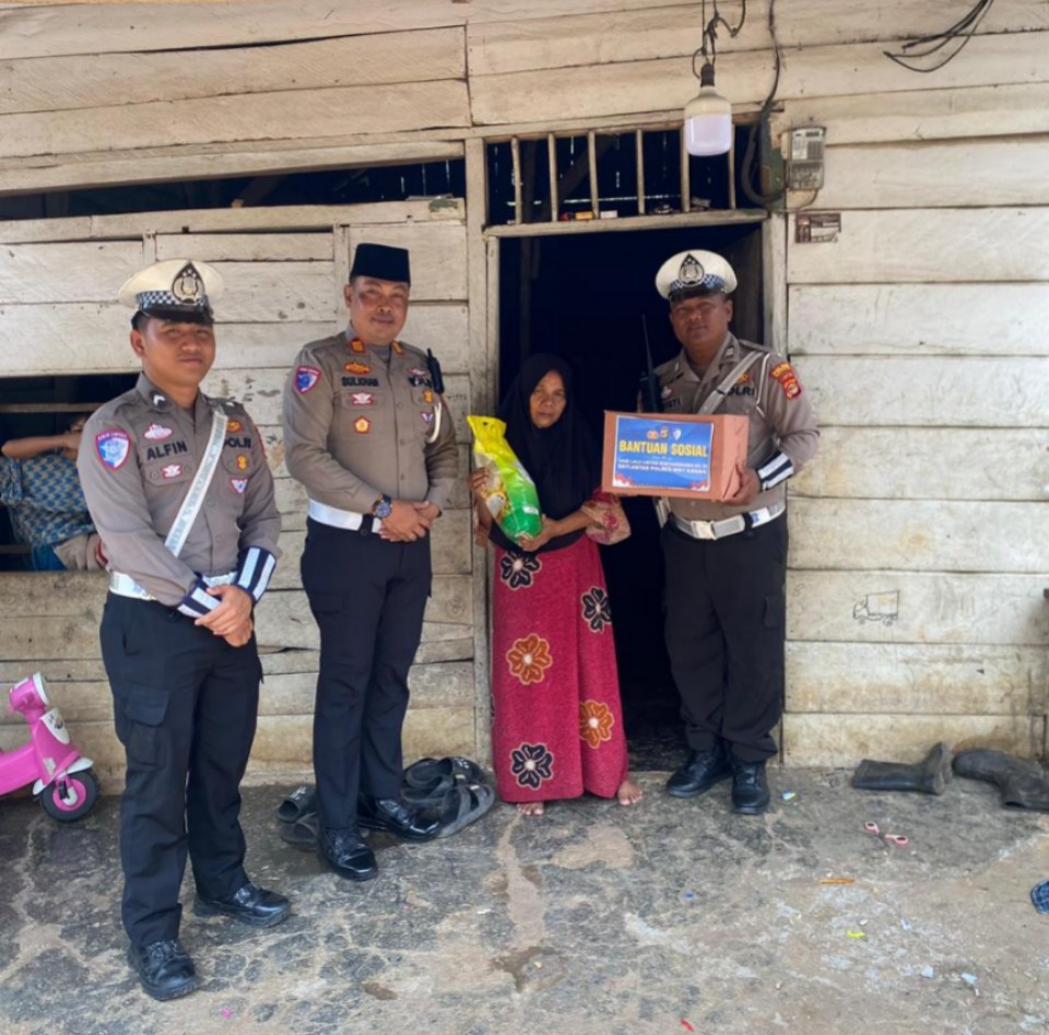 Wujudkan Kepedulian Sosial, Satlantas Polres Way Kanan Gelar Aksi Jumat Berkah