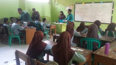 Monitoring Pembagian MBG, Polsek Buay Bahuga Pastikan Kegiatan Berjalan Efiktif dan Bermanfaat