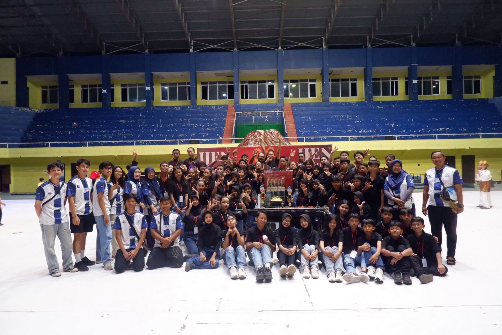 Lagi Dan Lagi SMPN 11 Jember Memjadi Juara Umum Dua Kali Berturut-turut di Ijen Marching Festival