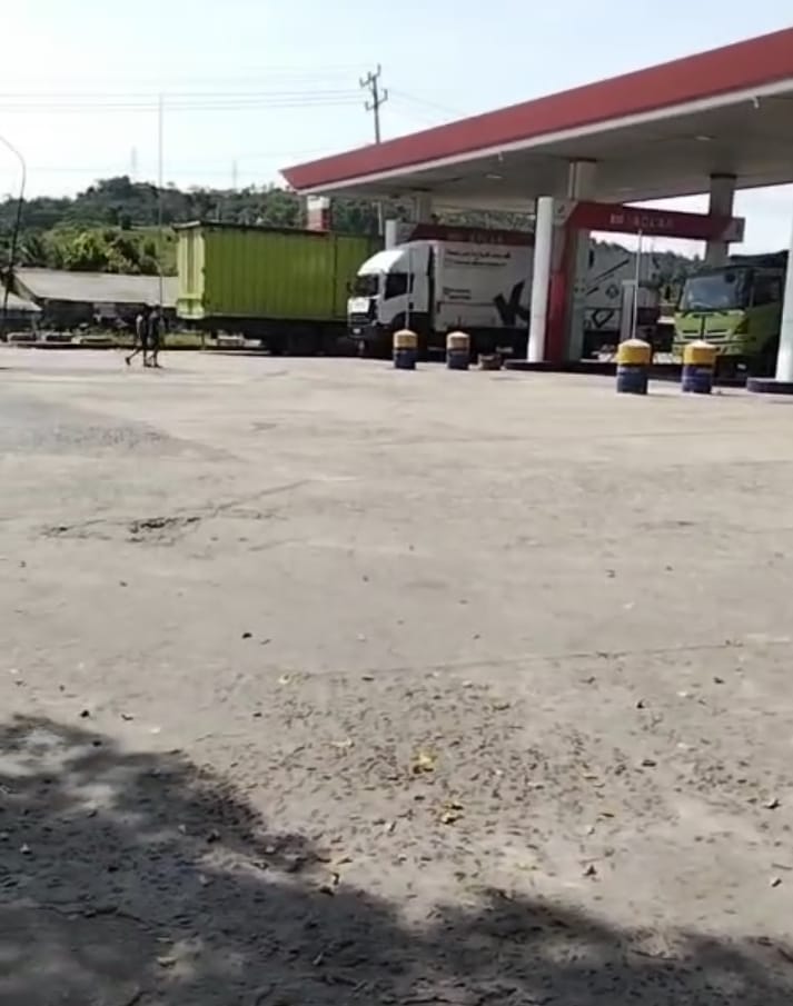 Diduga SPBU 24354560 Tarahan Jual Solar Subsidi Skala Besar Ke Mafia Minyak Warga Minta Kapolda Lampung Dan BP Migas Tangkap Dan Proses Hukum Pengecor BBM Bersubsidi 
