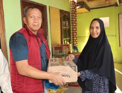 DITRESNARKOBA POLDA KEPRI BERSAMA JURNALIS BATAM BAGIKAN NASI KOTAK DAN SEMBAKO UNTUK WARGA TANJUNG RIAU DAN PANTI ASUHAN NAHDATUL WATHAN