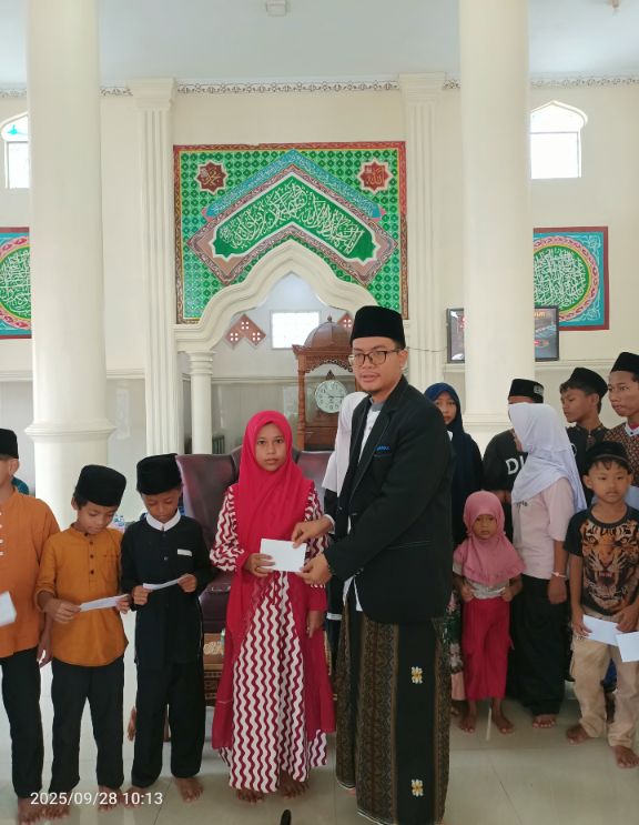 Pengajian Bulanan dan Santunan Yatim di Kampung Beluwen Penuhi Masjid Jami Al-Ikhlas