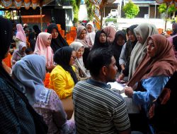 DPD Partai Golkar Simeulue Kembali Gelar Pasar Murah 2.000 Paket di Momen HUT ke-61 DPD Partai Golkar Simeulue Kembali Gelar Pasar Murah 2.000 Paket di Momen HUT ke-61