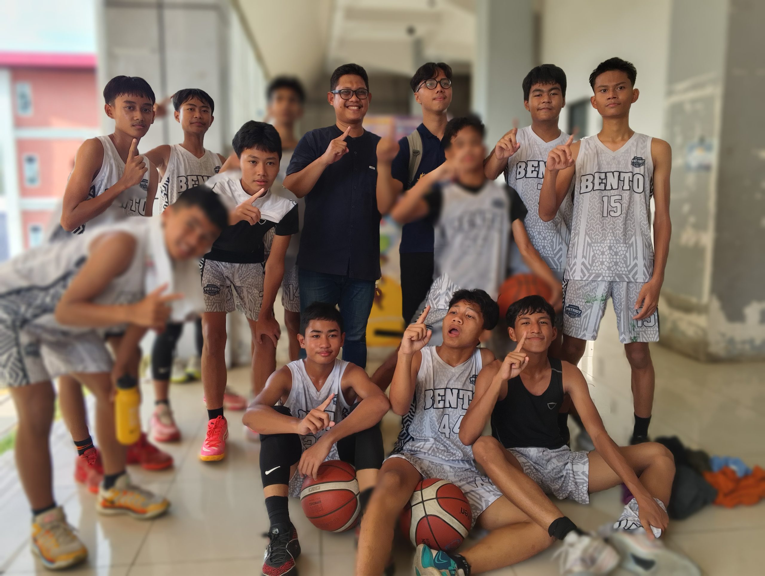 SMPN 3 Depok Raih Juara Satu Turnamen Basket SPECTRUM, Ini Pemain Terbaiknya!