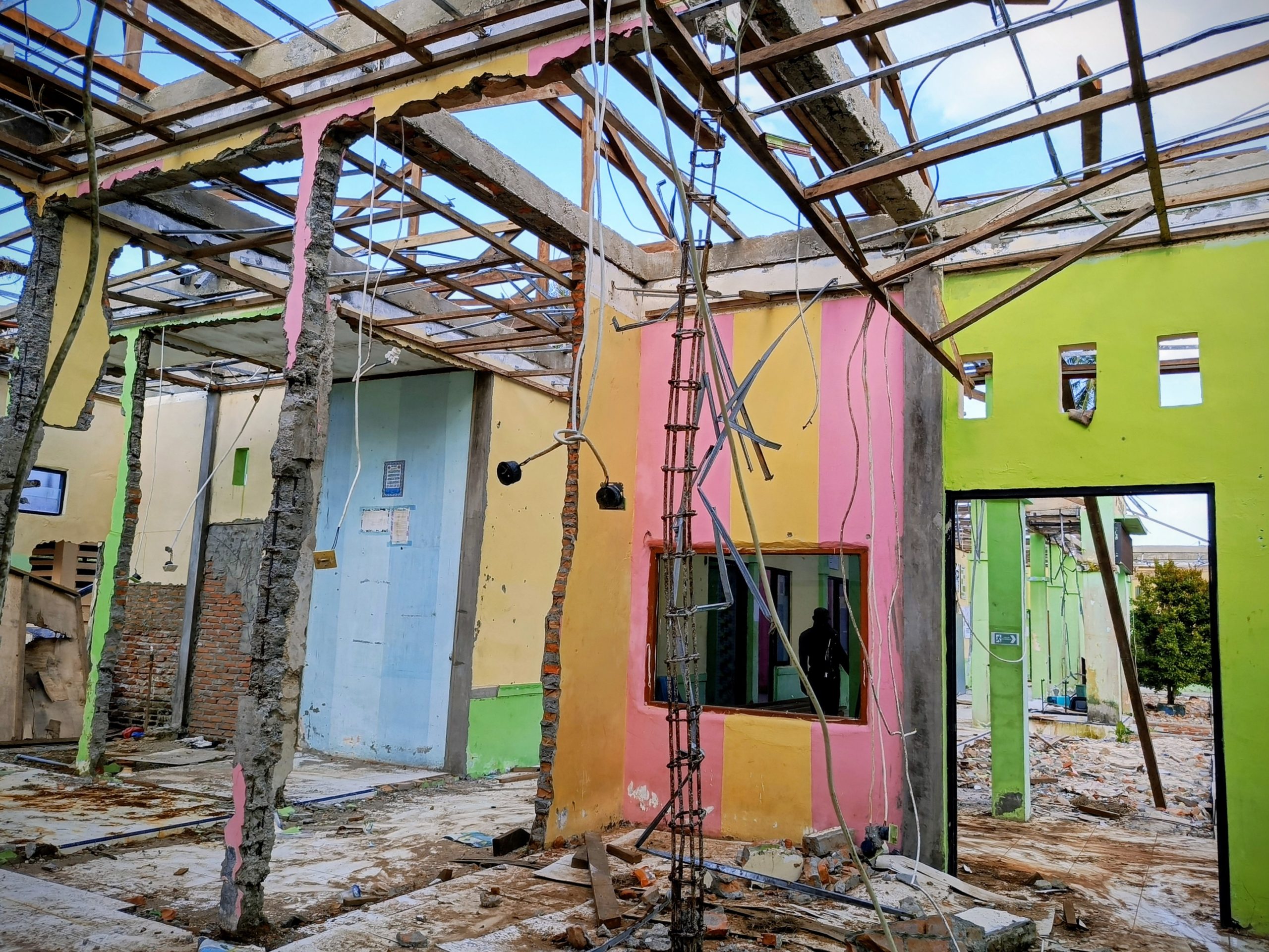 Proyek Puskesmas Teupah Selatan Bernilai Rp1,7 Miliar Terancam Tak Selesai Tepat Waktu, Pelayanan Kesehatan Warga Terganggu