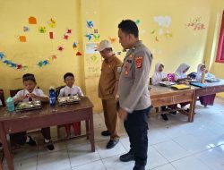 Kanitbinmas Polsek Banjit Monitoring Makan Bergizi Gratis di SDN 01 Banjit