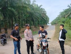 Sambangi Warga Lewat Patroli di Sukamaju, Kanitbinmas Polsek Bumi Agung Sosialisasi Layanan 110 Polri