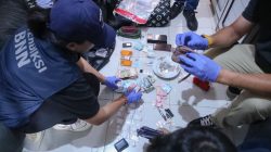 BNN DAN POLRI GEREBEK KAMPUNG AMBON BNN DAN POLRI GEREBEK KAMPUNG AMBON