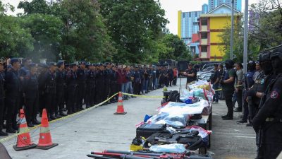BNN DAN POLRI BONGKAR SARANG NARKOBA DI KAMPUNG BAHARI, BERHASIL UNGKAP 89 KG SABU DAN 7 PUCUK SENJATA API BNN DAN POLRI BONGKAR SARANG NARKOBA DI KAMPUNG BAHARI, BERHASIL UNGKAP 89 KG SABU DAN 7 PUCUK SENJATA API