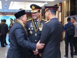 KEPALA BNN RI RAIH TANDA KEHORMATAN BINTANG BHAYANGKARA PRATAMA DARI KAPOLRI