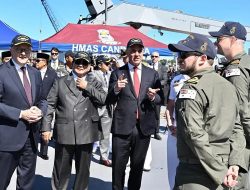 Didampingi PM Albanese, Presiden Prabowo Tinjau Kapal HMAS Canberra