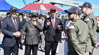 Didampingi PM Albanese, Presiden Prabowo Tinjau Kapal HMAS Canberra Didampingi PM Albanese, Presiden Prabowo Tinjau Kapal HMAS Canberra