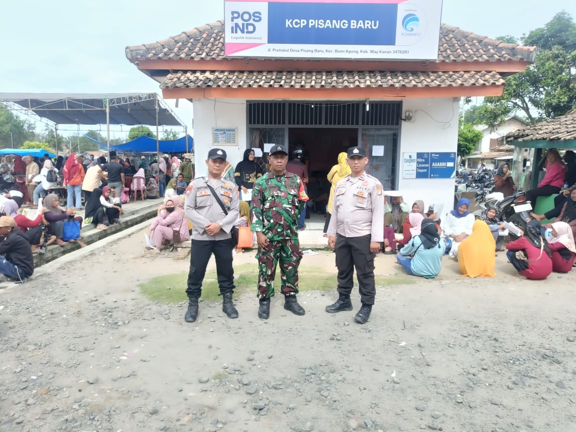 Polsek Bumi Agung Lakukan Pengamanan BLTS Kesra di Kantor Pos 34782 Pisang Baru