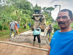 Warga Masyarakat Desa Banjarsari Antusiasi Pembangunan Rabat Beton