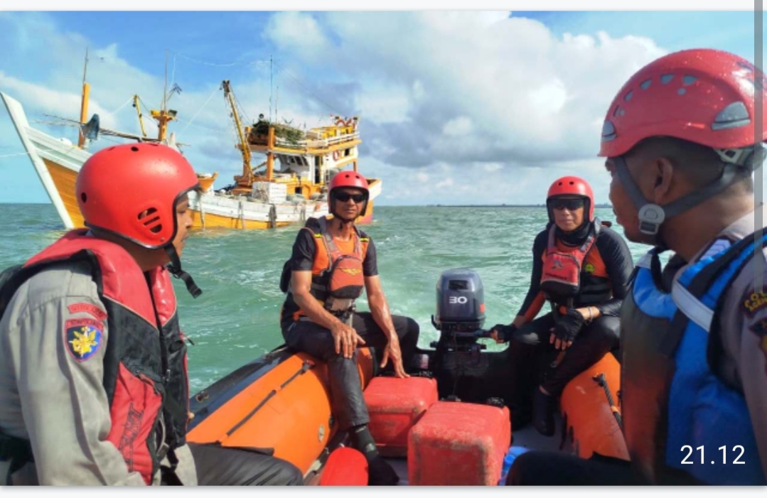 Personel Sat Polairud Polres Aceh Timur Lakukan Pencarian Nelayan Yang Hilang di Laut