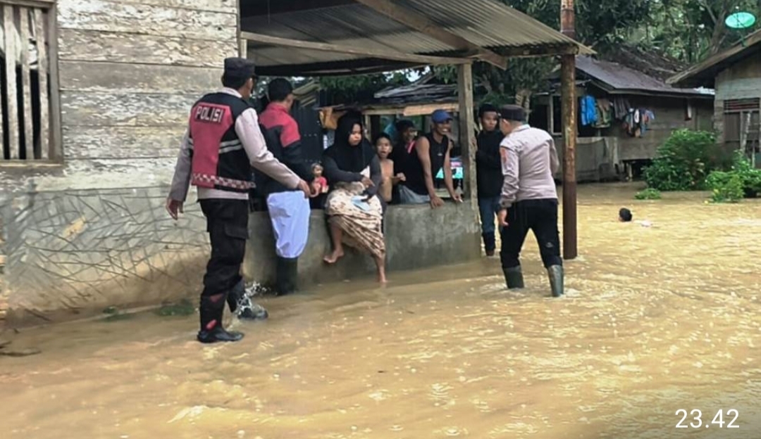 Ini Yang Dilakukan Kapolsek Banda Alam Terhadap Wilayah Terdampak Banjir