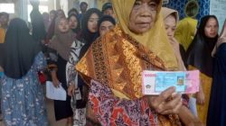 Penyaluran BLT Kesra di Desa Sindangheula Berjalan Lancar, 490 KPM Terima Bantuan