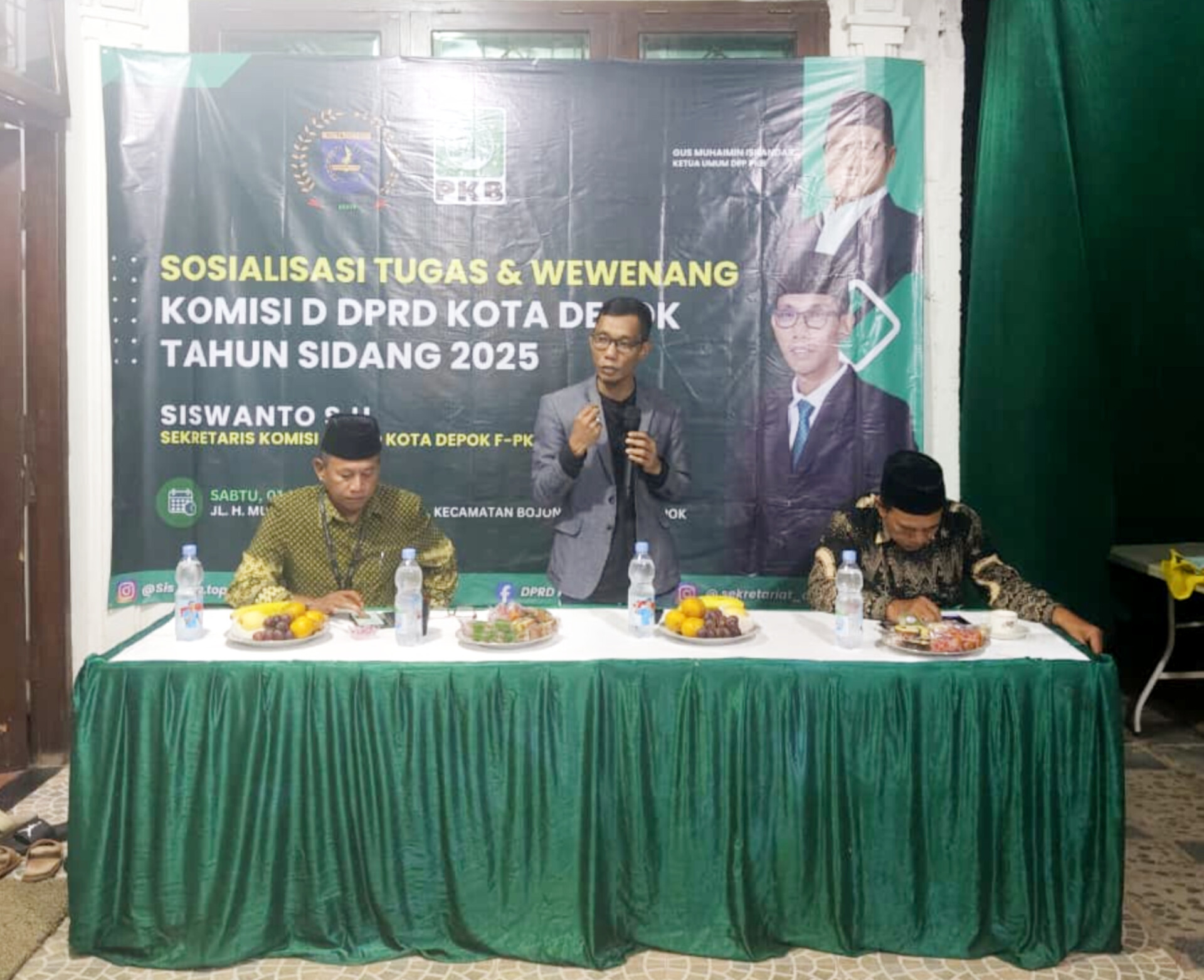 Sekretaris Komisi D, Siswanto, dalam penyampaian di kegiatan Soskom anggota Dewan DPRD Depok di Dapil VI, Serua Bojongsari, Sabtu, (1/11).
