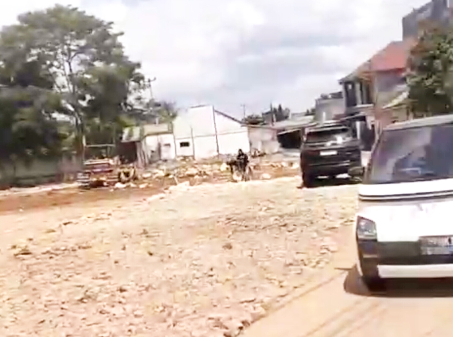 P3C: Jalan Curug Kotor, Warga Teriak Kalau Celaka Pengembang Mau Tanggung Jawab!