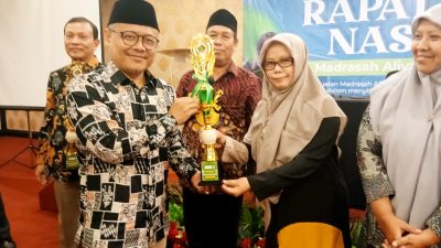 Tim Trinity KFR MAN 1 Bogor Meraih Juara 3 Nasional Lomba Business Plan 2025