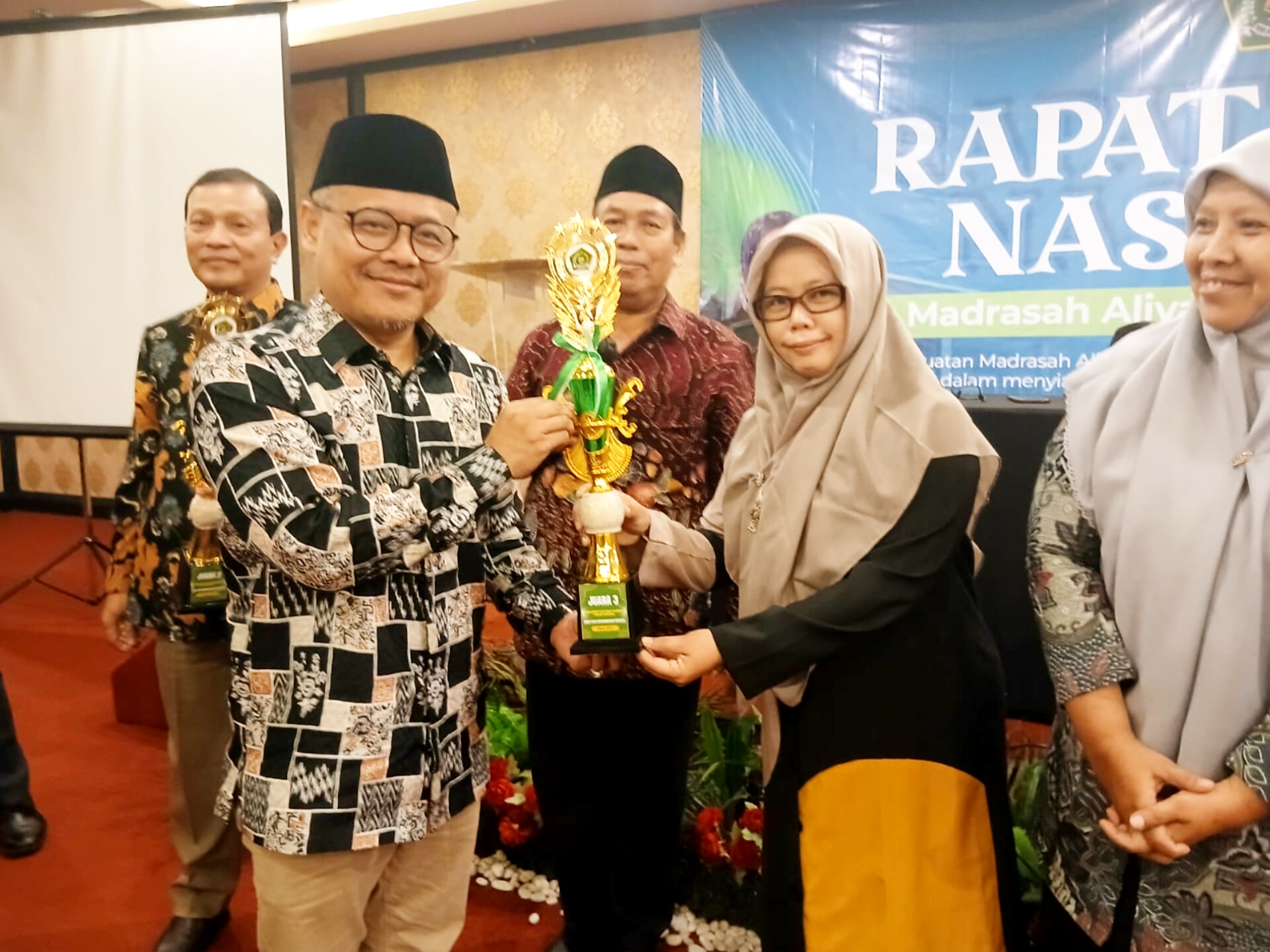 Tim Trinity KFR MAN 1 Bogor Meraih Juara 3 Nasional Lomba Business Plan 2025