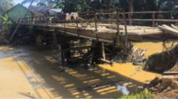 Jembatan Kemuning Idi Tunong Putus, Masyarakat Minta Pemerintah Segera Perbaiki.