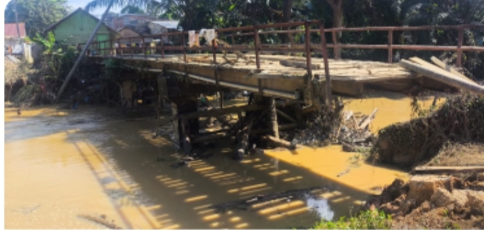 Jembatan Kemuning Idi Tunong Putus, Masyarakat Minta Pemerintah Segera Perbaiki.