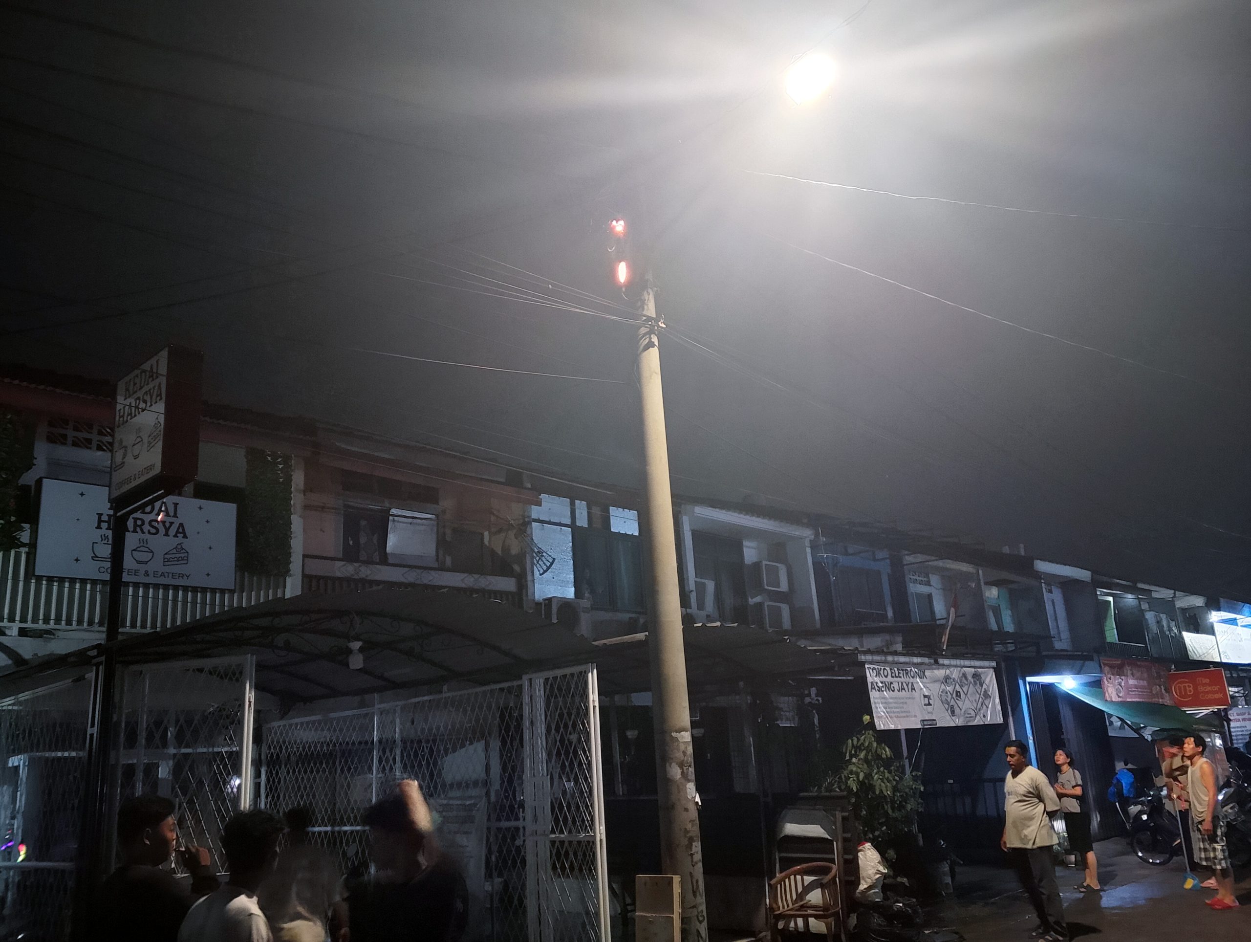 Kabel Terbakar DIduga Akibat Konsleting, Depan Kedai Harsya