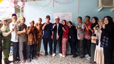 Bro Hendi (ikat kepala putih), saat Road show di lokasi RT 07 RW 01, Mekarjaya, saat kontestasi pemilihan Ketua RT. (dok. Star7Tv/Roni)