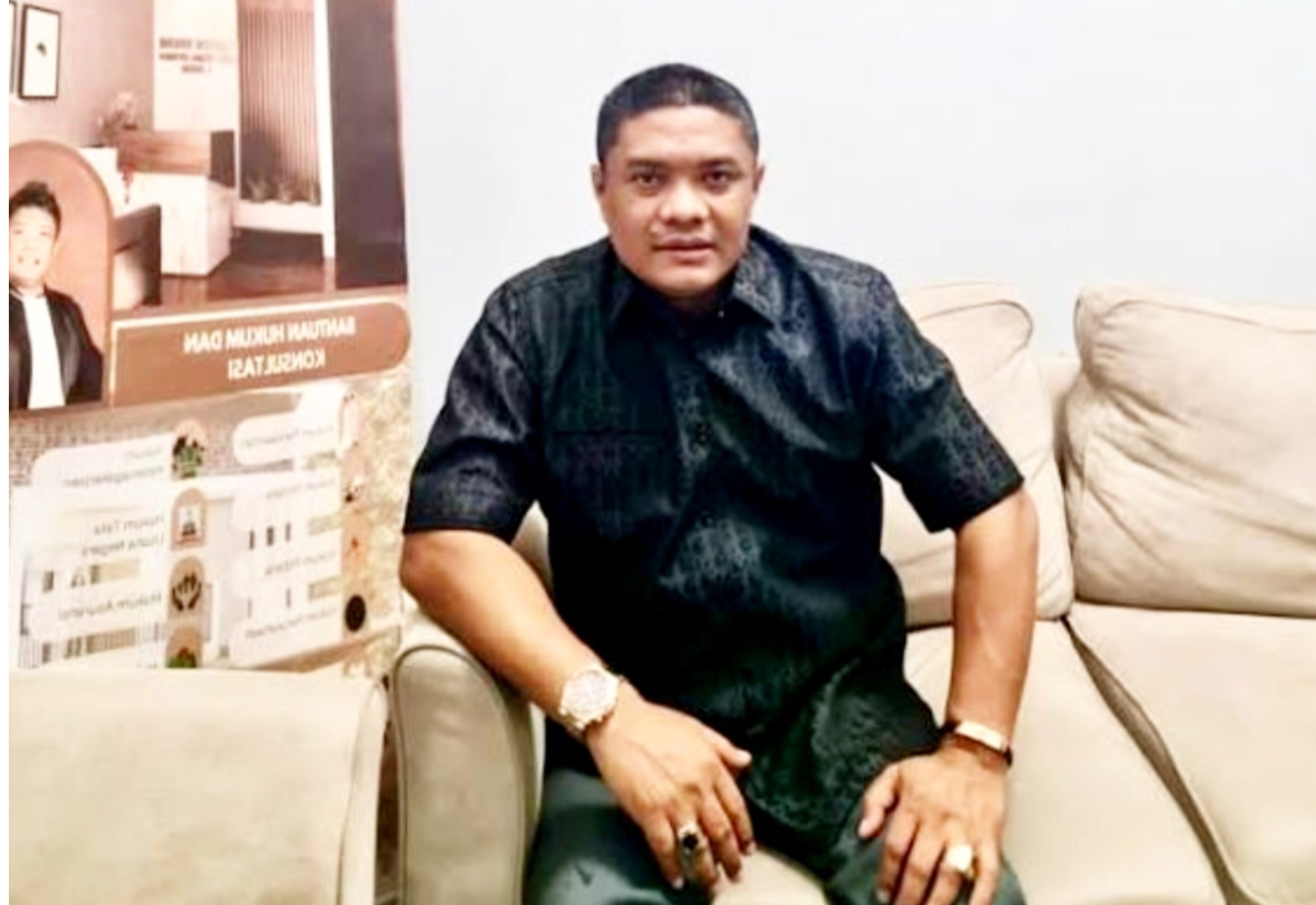 Pakar hukum sekaligus pengacara handal Dr (c) Andi Tatang Supriyadi, S.E., S.H., CPL., CPM soroti proyek pemasangan kabel di Jalan Raya Tapos. (IST)