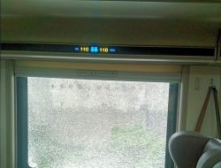 KAI Ingatkan Bahaya Pelemparan Batu ke KA Saat Angkutan Nataru