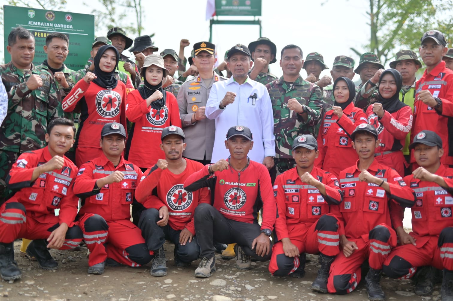 Bupati Pidie Jaya Tinjau Jembatan Gantung Garuda