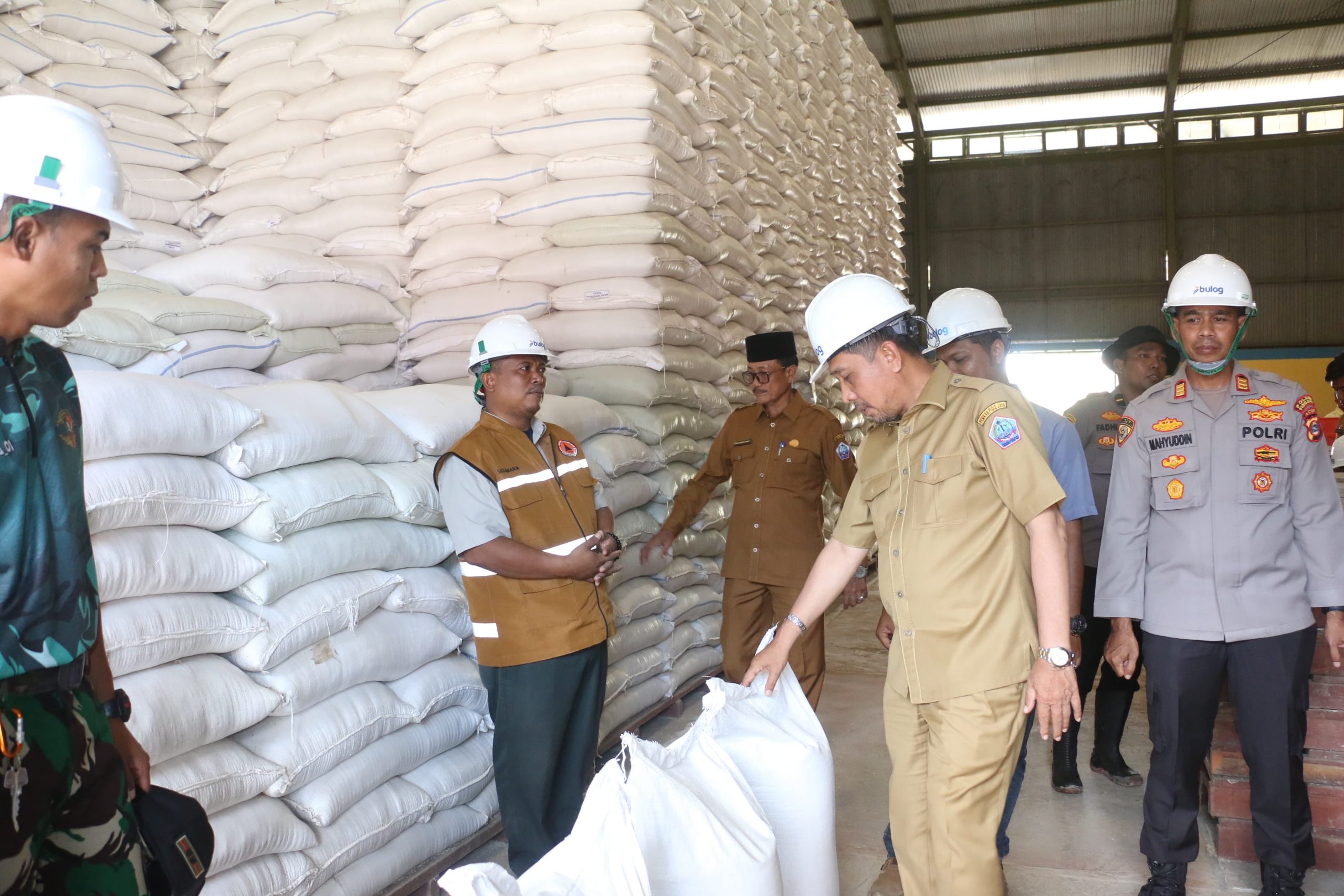 Bupati Pidie Jaya Salurkan 154,62 Ton Beras CPP untuk Warga Terdampak Bencana