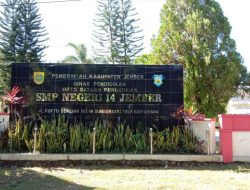 Di Duga SMPN 14 Jual Buku LKS Siswa dan Siswi Ajang Bisnis Kepala Sekolah dan Guru