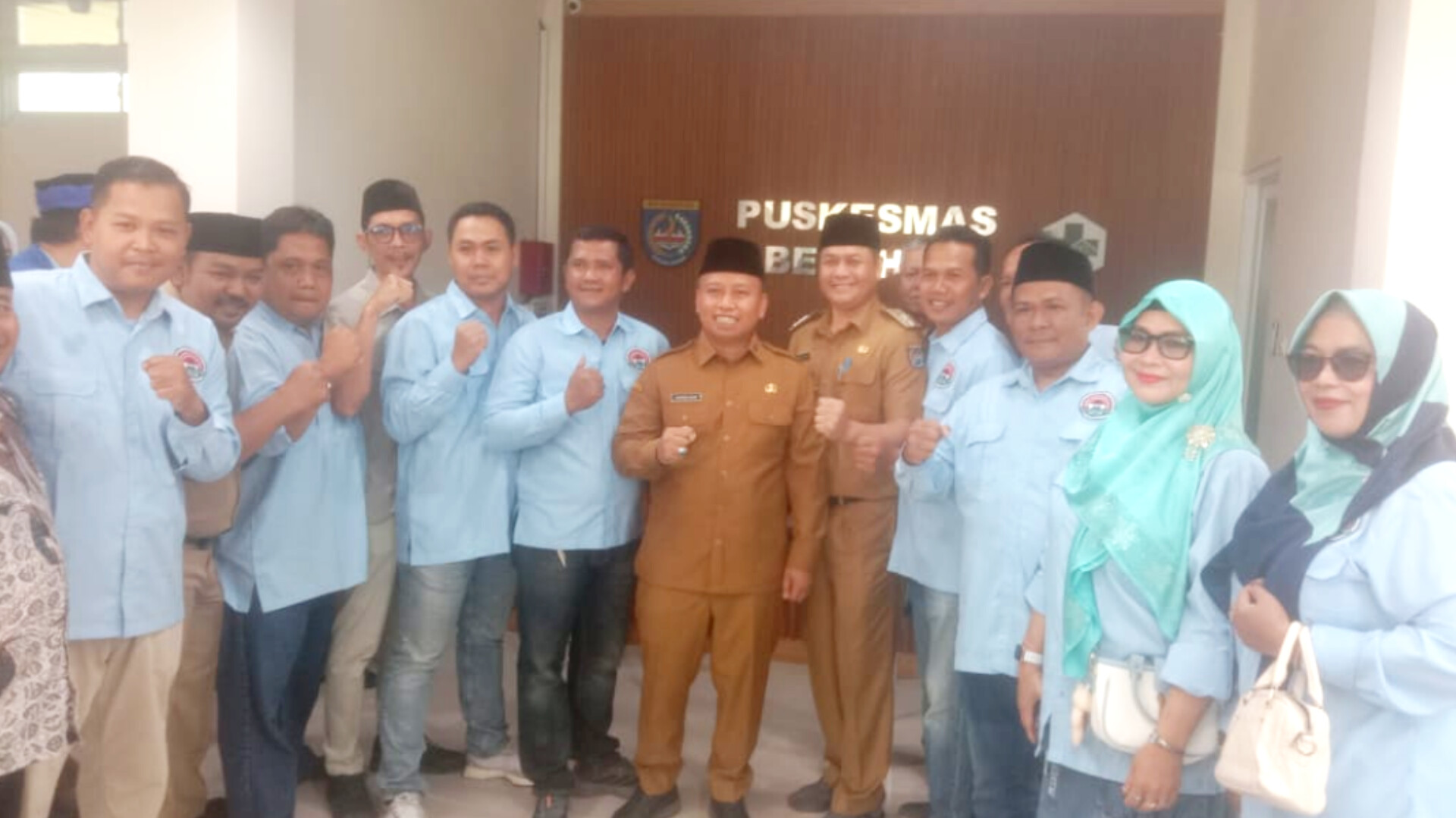 Sesi foto bersama jajaran di momen peresmian Puskesmas Bedahan. (IST)