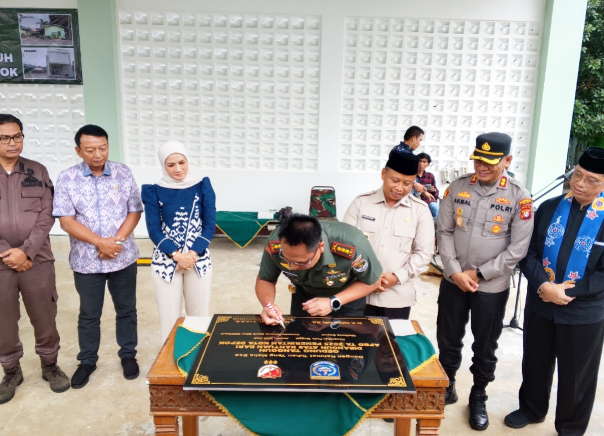 Komandan Kodim (Dandim) 0508/Depok, Letkol Inf Triano Iqbal, menyampaikan bahwa Gedung Tangguh merupakan sarana penting dalam menunjang tugas pokok satuan. Saat tandatangani peresmian, Kamis, (22/1). (dok. Star7Tv/Roni)