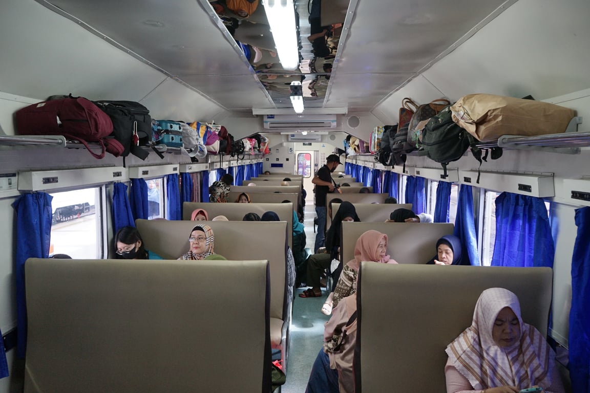 Dukung Mobilitas Masyarakat Lintas Daerah, KAI  Divre III Palembang Lanjutkan Operasional Kereta Tambahan KA Rajabasa